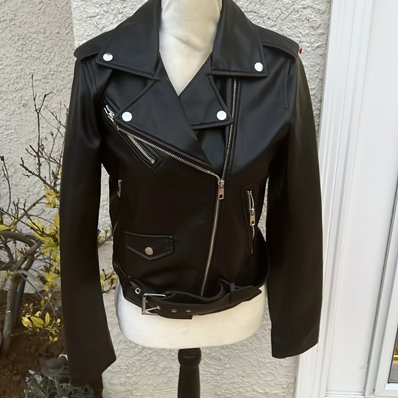 Zara Jackets & Blazers - ZARA Black Faux Leather Cropped Moto Jacket Women's Size L